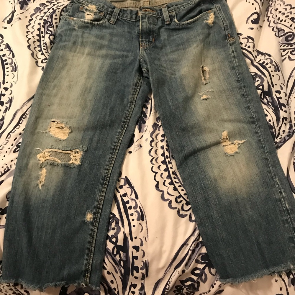 💕Abercrombie Capris- distressed